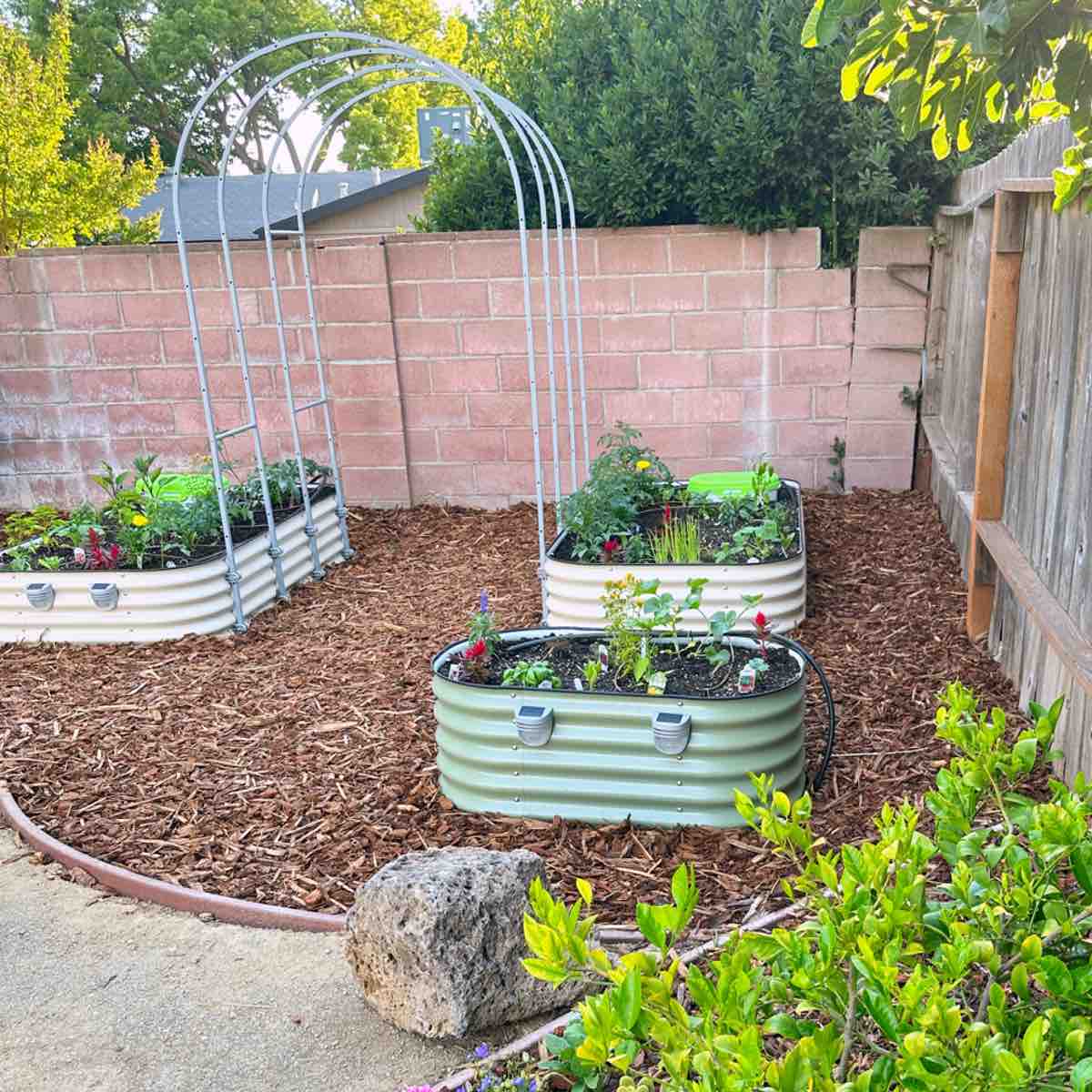 Transform Barren Spaces into Lush Edible Foodscapes (And Why We Chose Metal Raised Garden Beds)